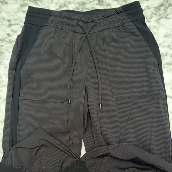 Lululemon Beyond the Studio Jogger Black Size 8 - Picture 10 of 14